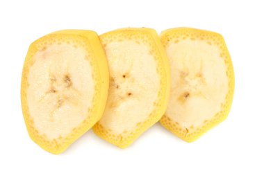 Beyaz arka planda izole edilmiş taze kesilmiş muz. Sağlıklı yiyecekler. Üst görünüm