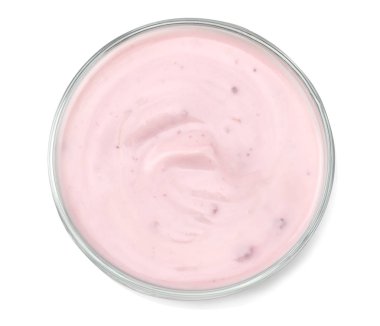 Beyaz arka plan üzerinde izole sağlıklı ahududu yoğurt. Üstten görünüm.