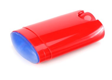 Beyaz arka plan üzerinde izole kırmızı erkek deodorant