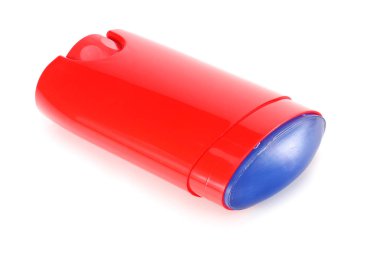 Beyaz arka plan üzerinde izole kırmızı erkek deodorant