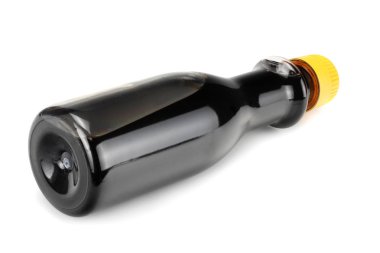 Beyaz arka plan üzerinde izole soya sosu şişe