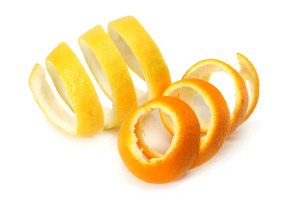 新鮮なオレンジとレモンの皮の白い背景で隔離 — ストック写真