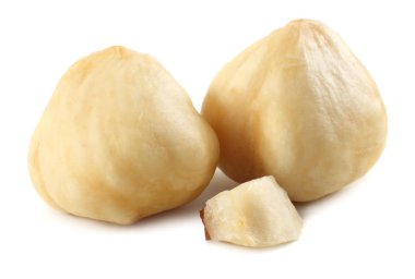 beyaz bir arka plan üzerinde izole iki fındık. makro