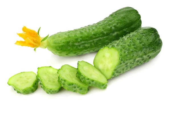 Verse Komkommerschijfjes Geïsoleerd Witte Achtergrond — Stockfoto