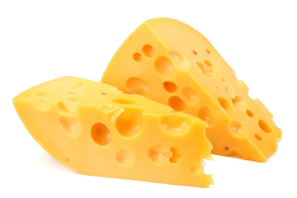 beyaz arkaplanda izole edilmiş peynir parçası