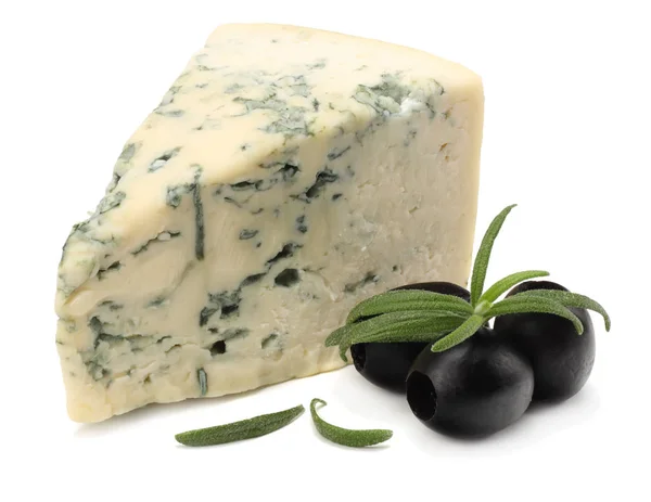 Blauschimmelkäse Mit Oliven Und Rosmarin Isoliert Auf Weißem Hintergrund — Stockfoto