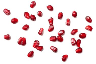 Beyaz arka planda izole edilmiş nar tohumları. Üst Manzara. Nar meyvesi..