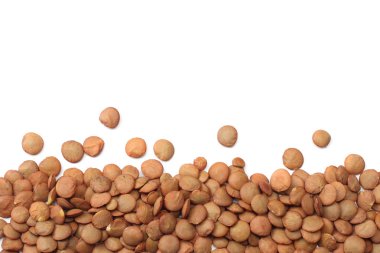 Beyaz arka planda izole edilmiş mercimek. Üst görünüm.