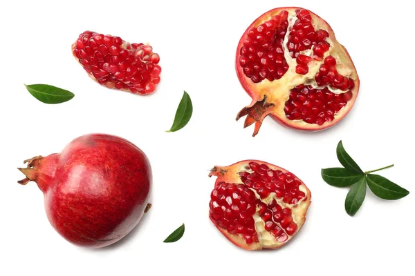 Granatäpple Frukt Med Gröna Blad Isolerad Vit Bakgrund Ovanifrån — Stockfoto