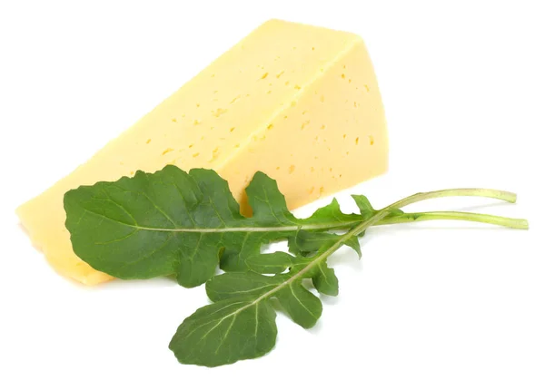 Stück Käse Mit Rucola Isoliert Auf Weißem Hintergrund — Stockfoto