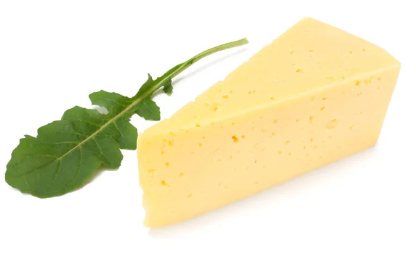 Stück Käse Mit Rucola Isoliert Auf Weißem Hintergrund — Stockfoto