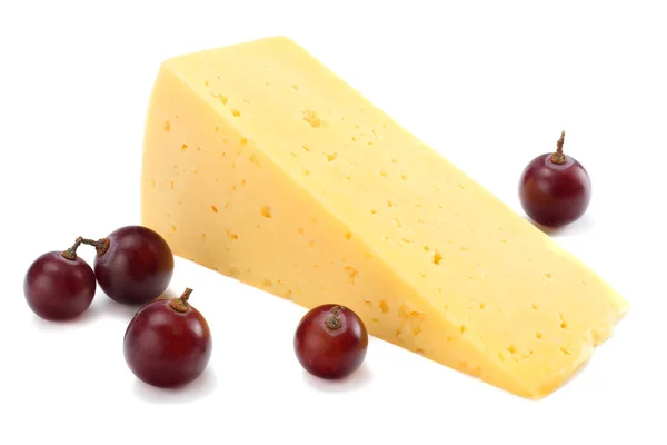 Trozo Queso Con Uvas Aisladas Sobre Fondo Blanco — Foto de Stock