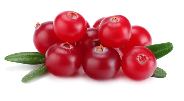 Cranberry Dengan Daun Terisolasi Atas Putih Dengan Jalan Pintas Kedalaman — Stok Foto