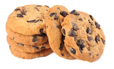 Beyaz arka planda izole edilmiş çikolatalı kurabiyeler. Tatlı bisküviler. Ev yapımı pasta.