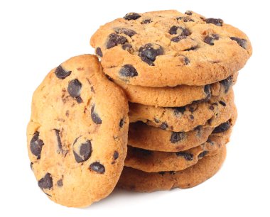 Beyaz arka planda izole edilmiş çikolatalı kurabiyeler. Tatlı bisküviler. Ev yapımı pasta.