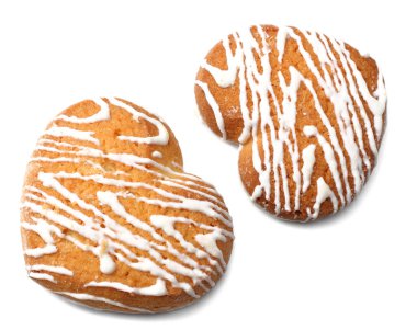 beyaz bir arka plan üzerinde izole kalp kurabiye