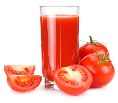 Beyaz arka plan üzerinde izole domates suyu. cam suyu