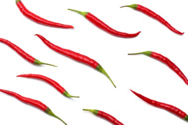 Kırmızı kırmızı kırmızı biber beyaz arka plan görünümünde izole