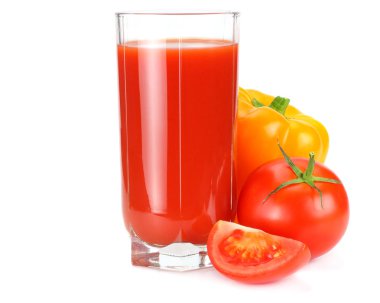 Beyaz arka plan üzerinde izole domates suyu. cam suyu