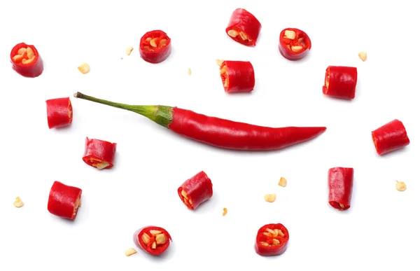 Skivad Röd Varm Chili Paprika Isolerad Vit Bakgrund Ovanifrån — Stockfoto