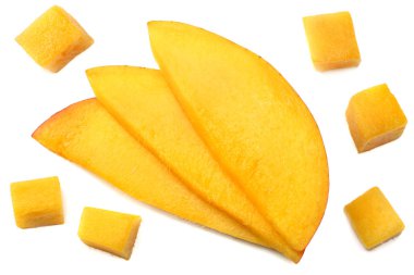 mango dilim beyaz arka plan üzerinde izole. sağlıklı gıda. üstten görünüm