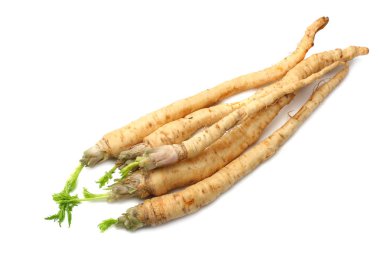 Beyaz arka plan üzerinde izole taze maydanoz kökü
