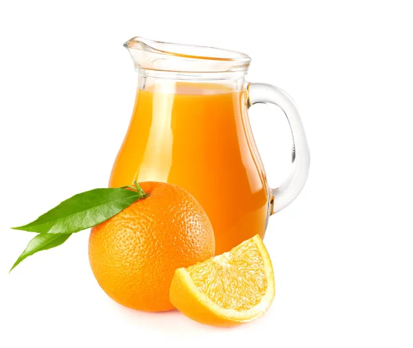 Apelsinjuice Med Apelsinskivor Och Grönt Blad Isolerad Vit Bakgrund Juice — Stockfoto