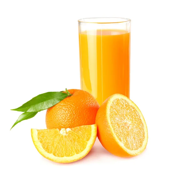 Χυμό Πορτοκάλι Φέτες Πορτοκαλιού Και Πράσινα Φύλλα Που Απομονώνονται Λευκό — Φωτογραφία Αρχείου