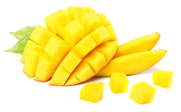 Mango Scheibe Mit Grünen Blättern Isoliert Auf Weißem Hintergrund — Stockfoto