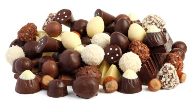 çikolata şekerleme şeker karışımı izole beyaz arka plan üzerinde