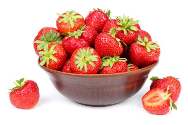 Beyaz arka plan üzerinde izole kase çilek