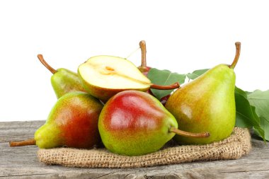 Armut yaprak beyaz arka plan ile eski ahşap tablo