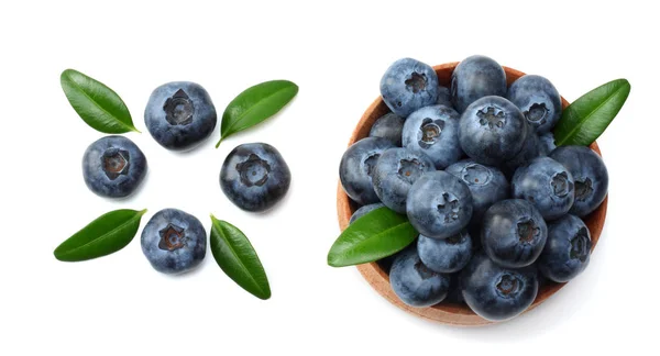 Blaubeeren Holzschale Isoliert Auf Weißem Hintergrund Ansicht Von Oben — Stockfoto