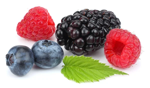 Mix Blueberries Blackberries Raspberries Isolated White Background — Stock Photo, Image