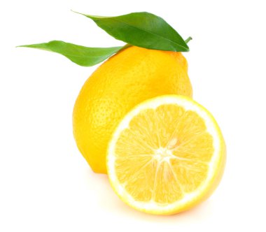 sağlıklı gıda. yeşil yaprak beyaz arka plan üzerinde izole limon