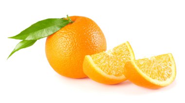 sağlıklı gıda. turuncu yeşil yaprak beyaz arka plan üzerinde izole