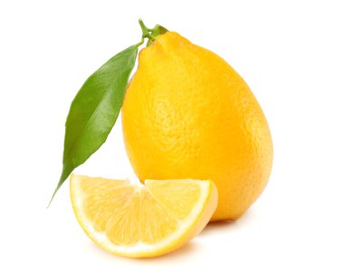 sağlıklı gıda. yeşil yaprak beyaz arka plan üzerinde izole limon