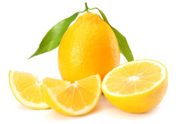 sağlıklı gıda. yeşil yaprak beyaz arka plan üzerinde izole limon