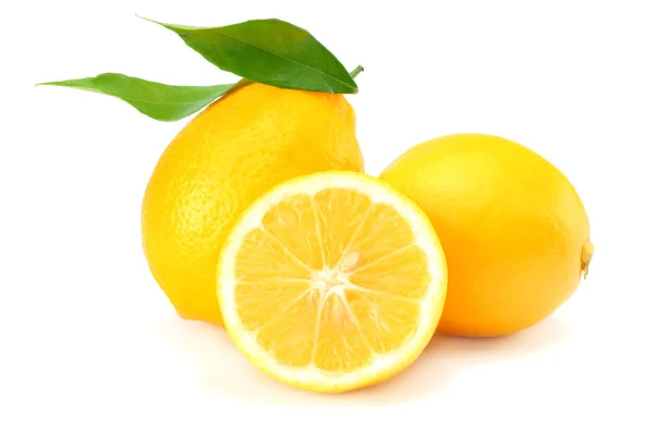 Sağlıklı Gıda Yeşil Yaprak Beyaz Arka Plan Üzerinde Izole Limon — Stok fotoğraf