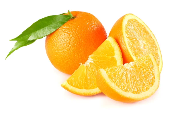 Gezonde Voeding Oranje Met Groen Blad Geïsoleerd Witte Achtergrond — Stockfoto
