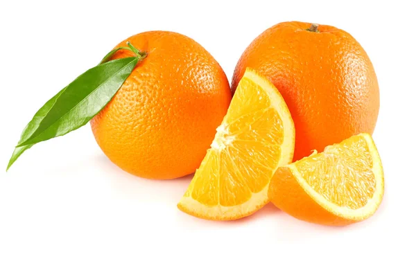 Gesunde Ernährung Orange Mit Grünem Blatt Isoliert Auf Weißem Hintergrund — Stockfoto