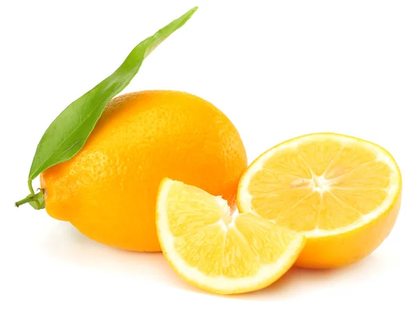 Gesunde Ernährung Zitrone Mit Grünem Blatt Isoliert Auf Weißem Hintergrund — Stockfoto