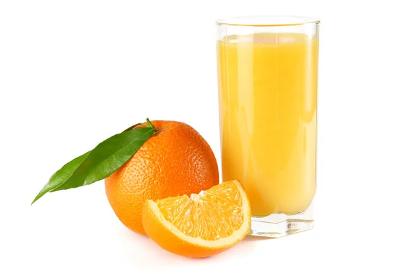 Апельсиновый Сок Оранжевыми Ломтиками Зеленым Листом Белом Фоне Сок Стакане — стоковое фото