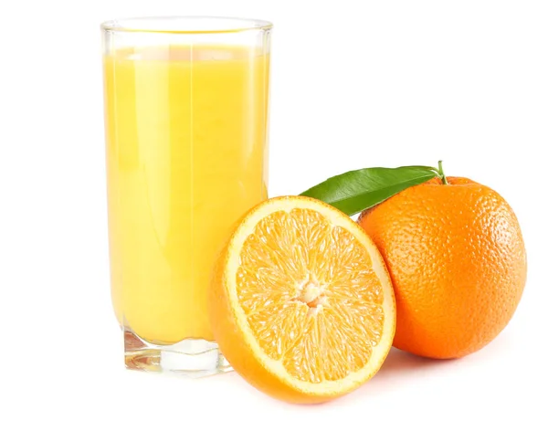 Апельсиновый Сок Оранжевыми Ломтиками Зеленым Листом Белом Фоне Сок Стакане — стоковое фото