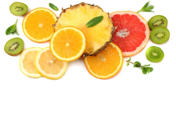 Tło Zdrowy Plastry Grejpfruta Owoce Kiwi Pomarańczą Ananasem Białym Tle — Zdjęcie stockowe
