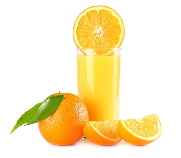 Апельсиновий Сік Апельсиновим Зеленим Листям Ізольовано Білому Тлі Сік Склянці — стокове фото