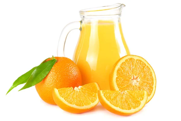 Апельсиновый Сок Оранжевым Зеленым Листьями Изолирован Белом Фоне Сок Кувшине — стоковое фото