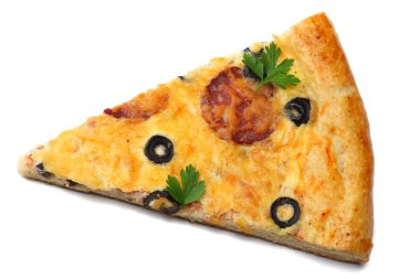 Beyaz arka plan üzerinde izole zeytinli pizza parçası. üstten görünüm