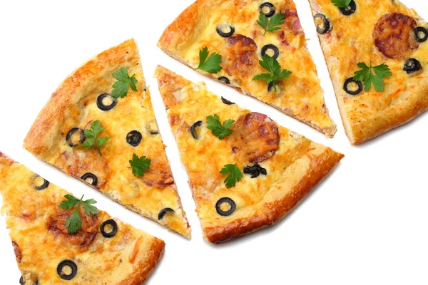 Beyaz Arka Plan Üzerinde Izole Zeytinli Pizza Parçası Üstten Görünüm — Stok fotoğraf