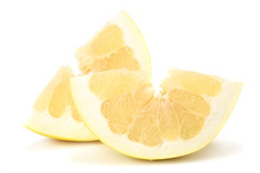 Pomelo meyvesi beyaz arkaplanda izole